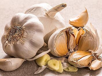 Manche Menschen sind gegen Knoblauch allergisch.
