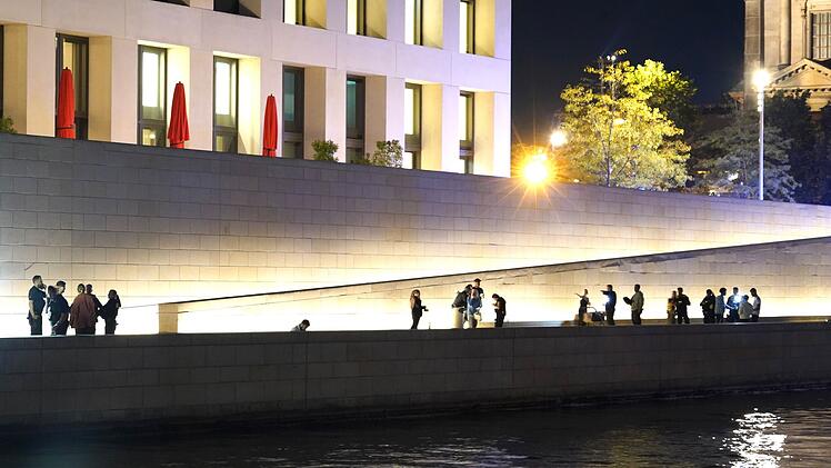 Verletzte bei Gruppen-Schlägerei am Humboldt-Forum