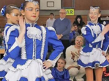 Die Garde der Dancing Kids zeigte, was sie drauf hat. Foto: Gerd Schaar