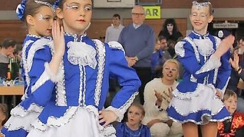 Die Garde der Dancing Kids zeigte, was sie drauf hat. Foto: Gerd Schaar
