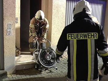 Die Feuerwehr durchl&uuml;ftete die verrauchten R&auml;ume.  Christian Licha