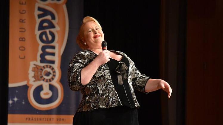 Daphne de Luxe bei der Comedy-Gala 2018 in CoburgJens Gundermann