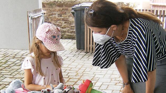 Marie und ihre Mama beim "Einkauf".