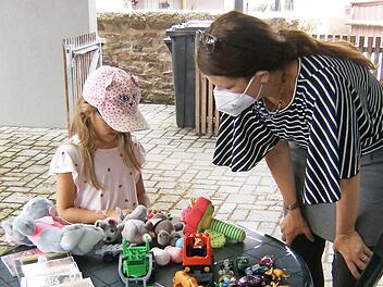 Marie und ihre Mama beim "Einkauf".