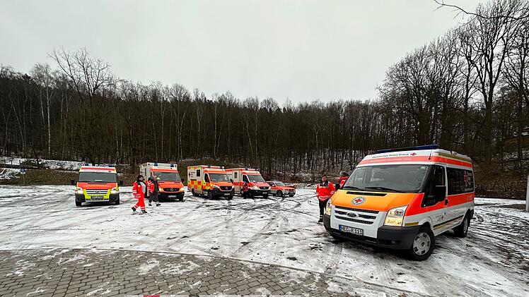 Neustadt bei Coburg: Dachstuhlbrand führt zu Großeinsatz - sechs Menschen werden verletzt
