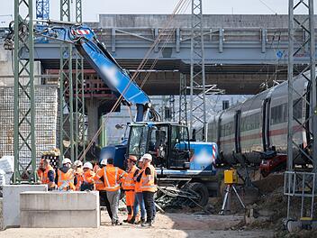 Baggerfahrer bei ICE-Unfall nahe Gelnhausen verletzt