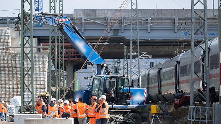 Baggerfahrer bei ICE-Unfall nahe Gelnhausen verletzt