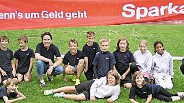 Das erfolgreiche Team der Regiomontanus-Grundschule Königsberg mit der Schulleiterin Elke Eichler und dem Lehrer Rainer Wohlfart