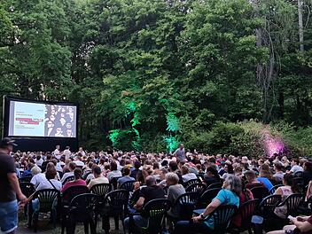 N&uuml;rnberg: Tiergarten l&auml;dt zu SommerNachtFilmFestival ein - Filme zwischen Steinb&ouml;cken und Affen schauen