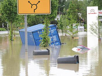 Die Welt geht baden. Symbolfoto: Tobias Hase/dpa