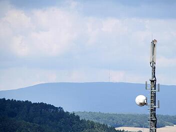 Mobilfunkmast auf dem Münnerstädter Hochbehälter am Karlsberg.