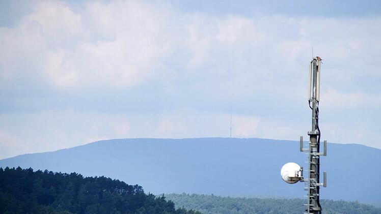 Mobilfunkmast auf dem Münnerstädter Hochbehälter am Karlsberg.