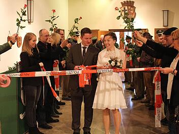 Hochzeit an Heiligabend: Viele Polizisten standen Spalier für Annett und Kay Bohmann. Foto: privat