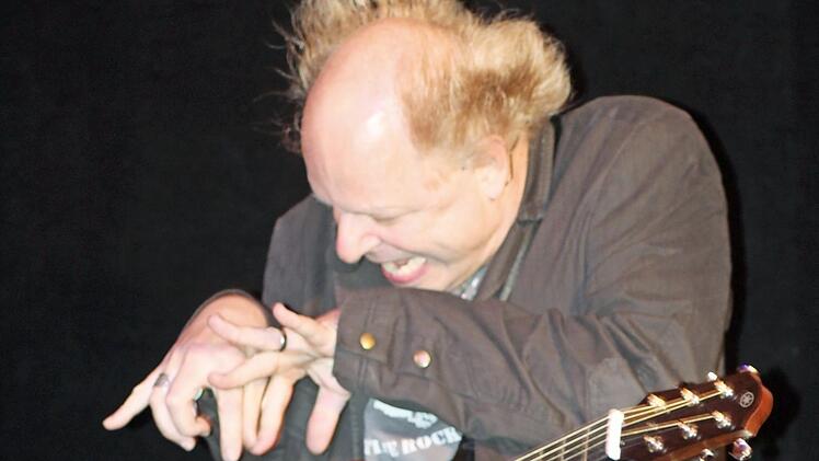 Atze Bauer macht Faxen. Foto: Markus Häggberg