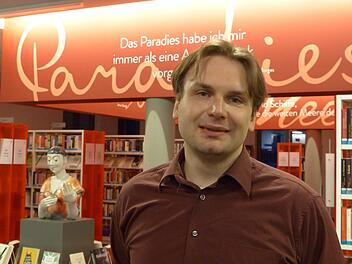 Michael Pietrucha  bei seinem literarischen Streifzug in Forchheim Foto: Pauline Lindner