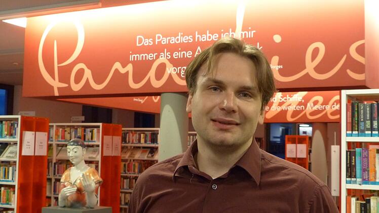 Michael Pietrucha  bei seinem literarischen Streifzug in Forchheim Foto: Pauline Lindner