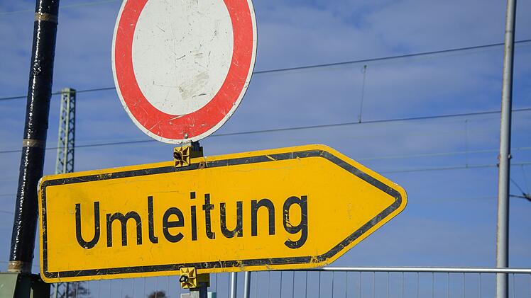 Bayreuth: Auffahrtsrampe Sophian-Kolb-Stra&szlig;e auf Bernecker Stra&szlig;e gesperrt - irreparable Sch&auml;den