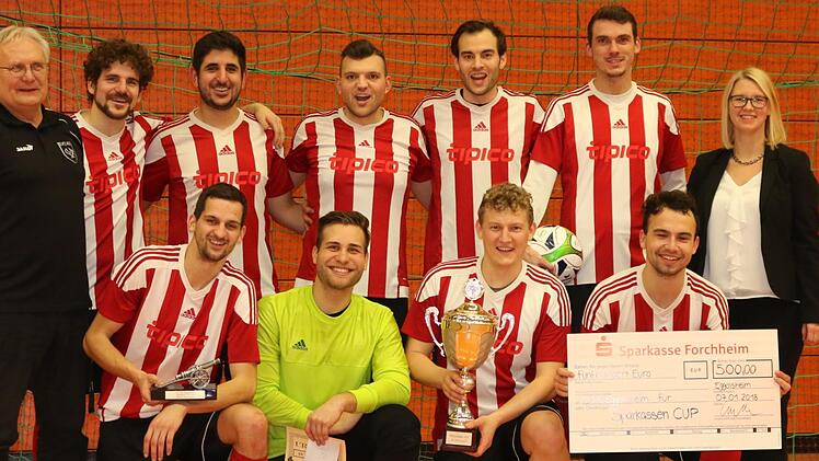 Neben dem Triumph beim Sparkassen-Cup siegte die DJK Eggolsheim...