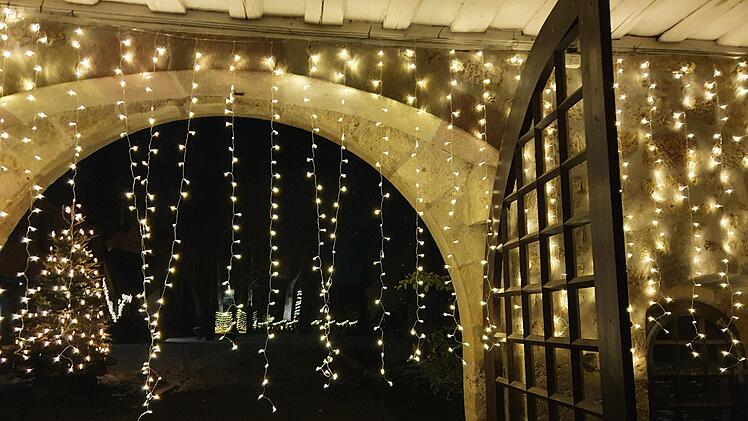 Jeden Abend erstrahlt der Schlosspark in Adelsdorf im Lichterglanz.Johanna Blum