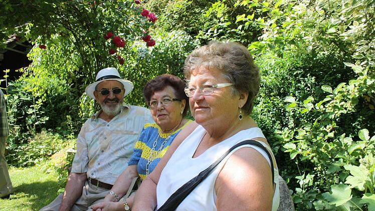 "Wie im Urlaub" fühlen sich diese Gartenbesucher aus Untersiemau beim Tag der offenen Gartentür. Foto: Henning Schuster