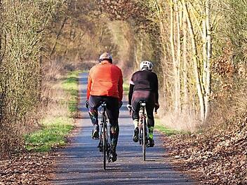 Ein Fuß- und Radweg zwischen Kupferberg und Ludwigschorgast ist der Wunsch vieler Bürger beider Gemeinden. Doch eine Umsetzung ist schwierig. Symbolfoto: BR-Archiv