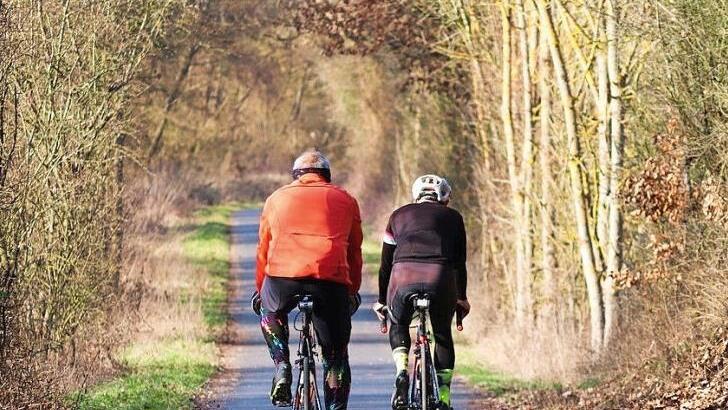 Ein Fuß- und Radweg zwischen Kupferberg und Ludwigschorgast ist der Wunsch vieler Bürger beider Gemeinden. Doch eine Umsetzung ist schwierig. Symbolfoto: BR-Archiv