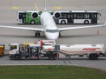 Warnung vor Kerosin-Knappheit: Sommerreise-Saison bedroht