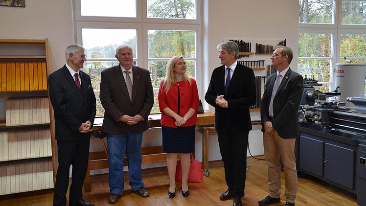 Von links: Wolfgang Spindler, stellvertretender Landrat Johann Pfister, Melanie Huml, Heinrich Rudrof und Bürgermeister Desel