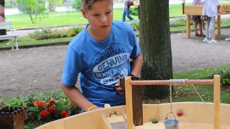 Ein Renner nicht nur für die jungen Gäste waren die alten Spiele.