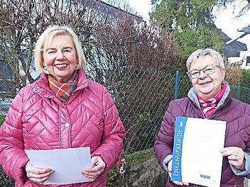 Vorsitzende Inge Baume (l.) und VdK-Mitglied Lydia Schmitt
