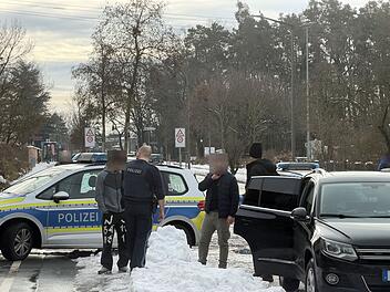 Auseinandersetzung mit Pfefferspray zwischen zwei M&auml;nnern: Polizei mit Gro&szlig;aufgebot im Einsatz
