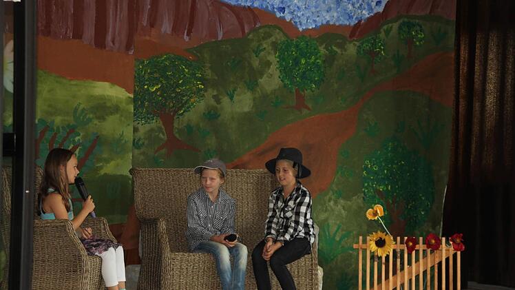 In dem Theaterstück "Wer spricht denn da von Ruhestand" sinnierten die Kinder über den sinnvollen Zeitvertreib im Alter.  Foto: Anja Greiner