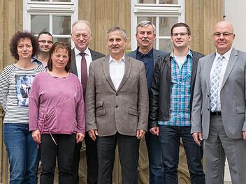 Münnerstadts Bürgermeister Helmut Blank (4. von links) empfing die Verwaltung von Schleusingen, an der Spitze Bürgermeister Klaus Brodführer (5. von links).  Foto: Björn Hein