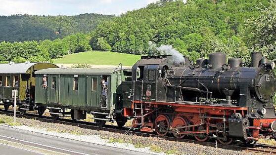 Die Dampfbahn tuckert am Wochenende wieder durch die Fränkische. Foto: Stephan Schäff