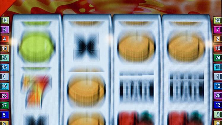 Hat ein Mitarbeiter einer Kulmbacher Spielothek einem Gaunertrio dabei geholfen, Automaten zu manipulieren? Eine Antwort auf diese Frage sucht das Amtsgericht Kulmbach. Symbolfoto: Archib