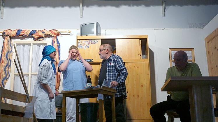 Paul Schmitz bringt Schwester Oberin zur Verzweiflung.Richard Sänger