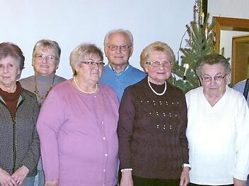Vorsitzender Ekkehard Andert (links) ehrte langjährige Mitglieder. Foto: pr
