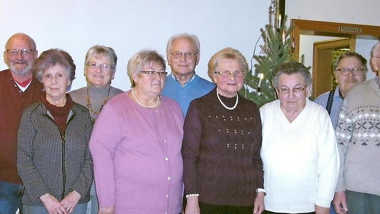 Vorsitzender Ekkehard Andert (links) ehrte langjährige Mitglieder. Foto: pr