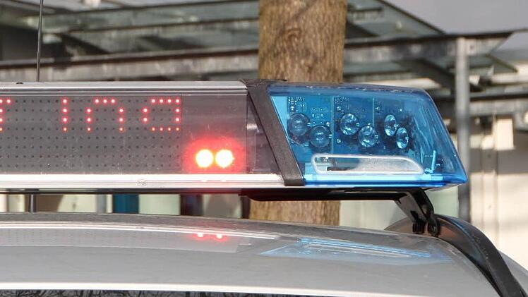 Geflasht: Das rote Blitzlicht ist im Rückspiegel kaum zu ignorieren.