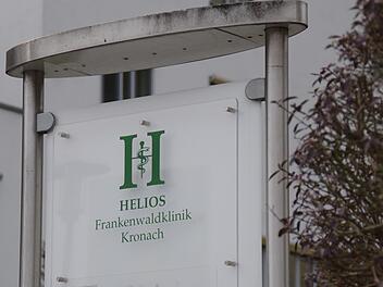 Die Helios-Frankenwaldklinik Kronach betont, dass die Personalentwicklung gut sei. In einem Bereich hat es allerdings überraschend einen Engpass gegeben.  Foto: Archiv/Marco Meißner