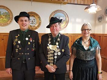 Das K&ouml;nigshaus: Julian Metz, Kolonat Edelmann und Bettina Fleischmann  Foto: Tobias Kirchner