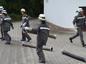 In Oberleinleiter soll ein zweiter Stützpunkt der Heiligenstadter Wehr entstehen. Hier zeigt der Feuerwehr-Nachwuchs aus Oberleinleiter bei einer Leistungsprüfung sein Können.  Foto: Christian Dippold