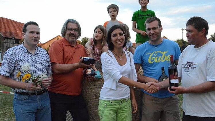 Die Gewinner: Kurt Heid (rechts) gratuliert (von links) Klaus Kohlhepp, Markus Baron, Nastasja Klos und Marcel Müller.