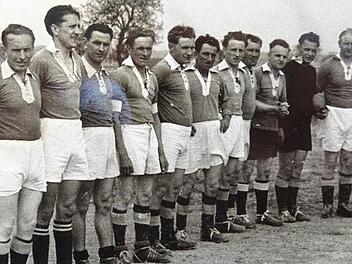 Die Fußballmannschaft des FC 46 im Jahre 1948: Franz Pauli, Heiner Jung, Alex Balling, Isidor Rink, Philipp Ziegler, Adolf Ankenbrand, Franz Krebs, Gebhard Freibott, Leo Holzner, Hans Pauli, Alfons Pfister. Foto: FC 46