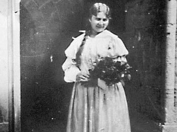 Klara Kaidel spielte ab 1928 die Ottilia. Ein Jahr zuvor bei der Urauff&uuml;hrung war sie als Schnitterin dabei.  Foto: Archiv/Heimatspielgemeinde