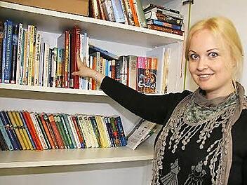 Lehrerin Birgit Göckel preist ihrer sechsten Klasse auch den Bücherschrank an. Sie ist stolz, dass die Schüler beim Buch-Checker-Wettbewerb vorne liegen - und sie ist sich sicher, dass die Leselust durch die Aktion gewachsen ist.