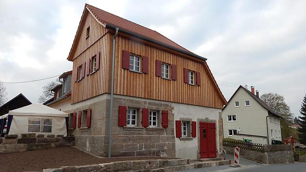 Die alte Schmiede erstrahlt in neuem Glanz. Foto: Horst Wunner
