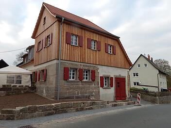 Die alte Schmiede erstrahlt in neuem Glanz. Foto: Horst Wunner