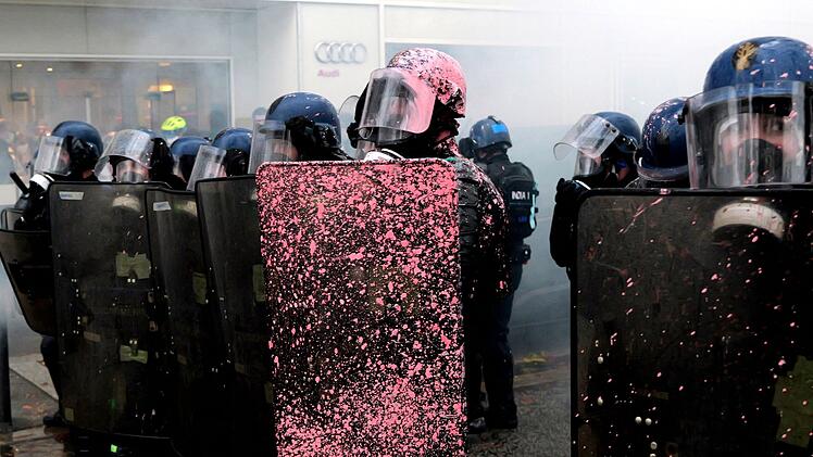 Frankreich f&auml;hrt massive Polizeimacht bei neuem Protest auf