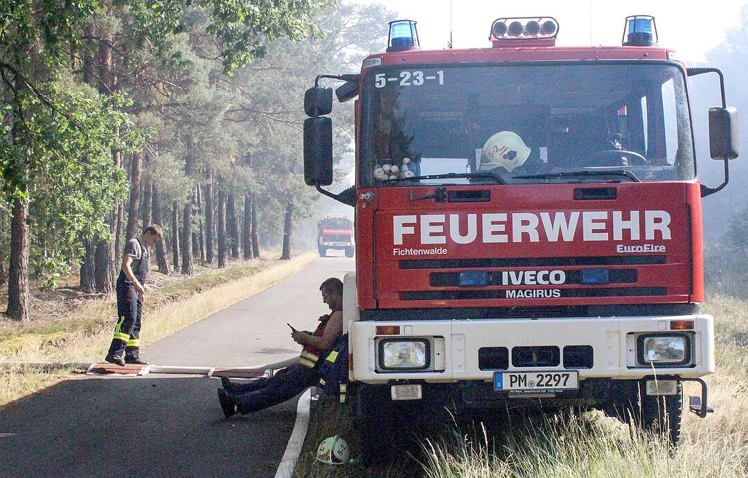 Waldbrand nahe der A9: 90 Hektar stehen in Flammen